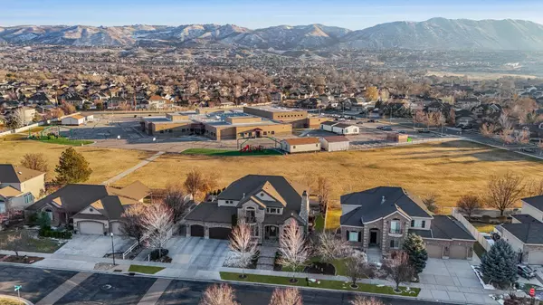 Draper, UT 84020,462 E Woodridge Oak DR