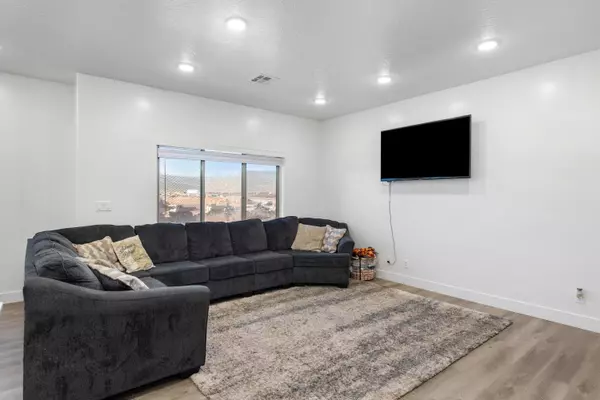 Ivins, UT 84738,350 W Old HWY 91 34