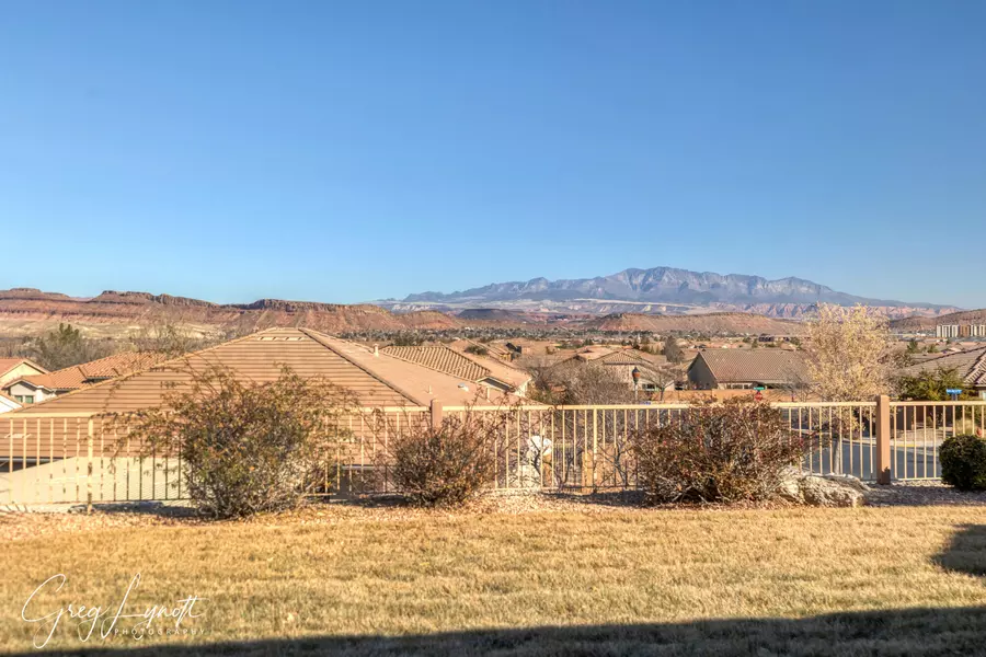 1630 W Garnet Ridge DR, St George, UT 84790