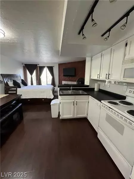 Brian Head, UT 84719,464 Hwy 143 B209