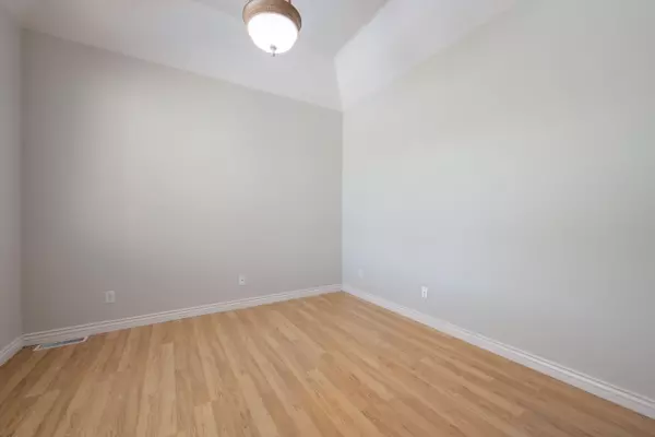 Ivins, UT 84738,41 E 725 S