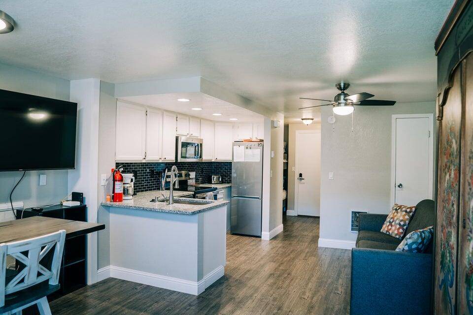 Brian Head, UT 84719,464 Highway 143 109A