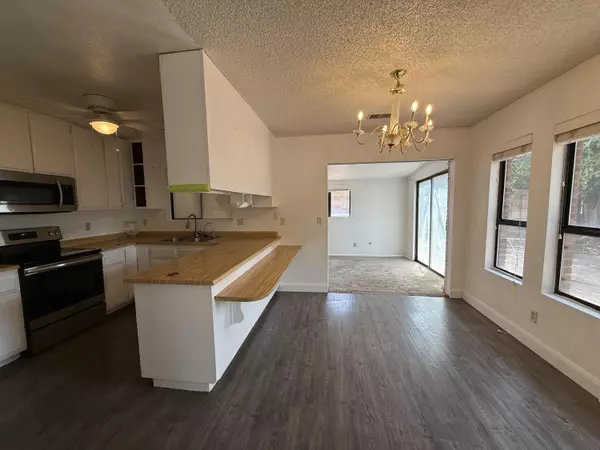 Hurricane, UT 84737,391 S 460 W