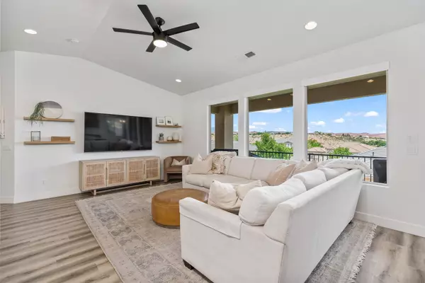 1432 Boys Pond CIR, Santa Clara, UT 84765