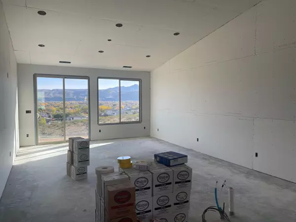 Hurricane, UT 84737,2032 W 320 S 37