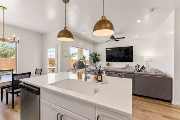St George, UT 84790,1424 E WHITE HOLLOW LN