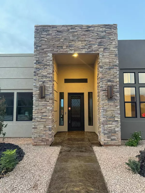 Ivins, UT 84738,543 W 80 S