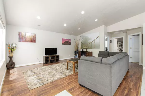 La Verkin, UT 84745,43 E 450 N