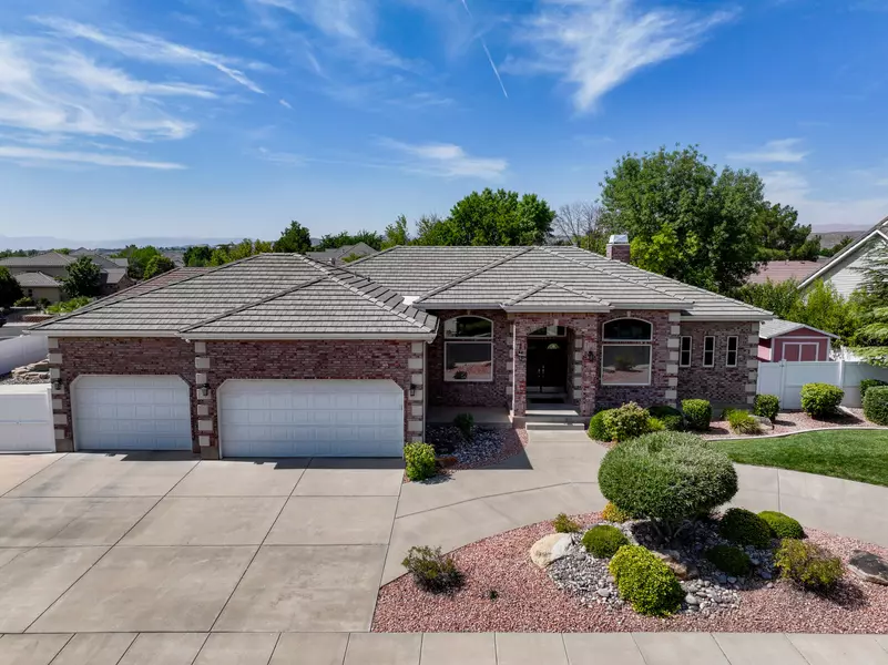 765 Country Place CT, Santa Clara, UT 84765