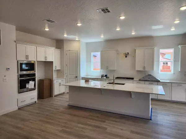 Ivins, UT 84738,690 S 230 W (lot 18)