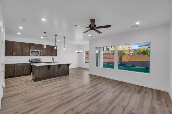 St George, UT 84790,1494 E White Hollow LN