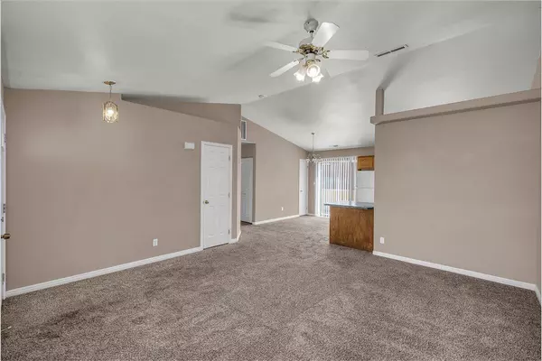 St George, UT 84770,1122 E 300 S i216