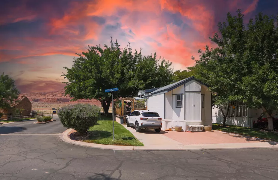 15 Cottonwood LN, Hurricane, UT 84737