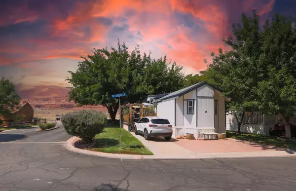 15 Cottonwood LN, Hurricane, UT 84737