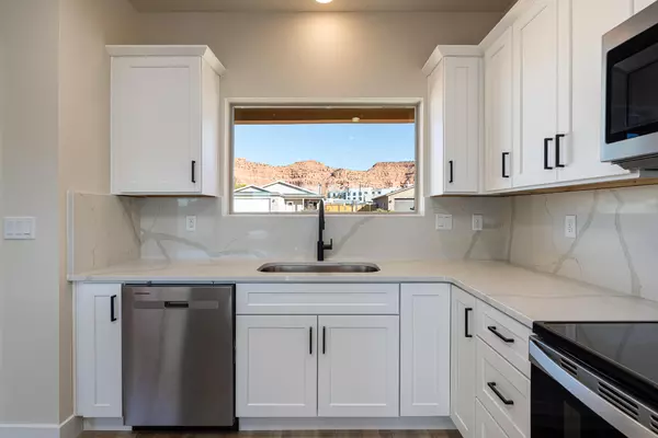 Kanab, UT 84741,786 Cedar CIR