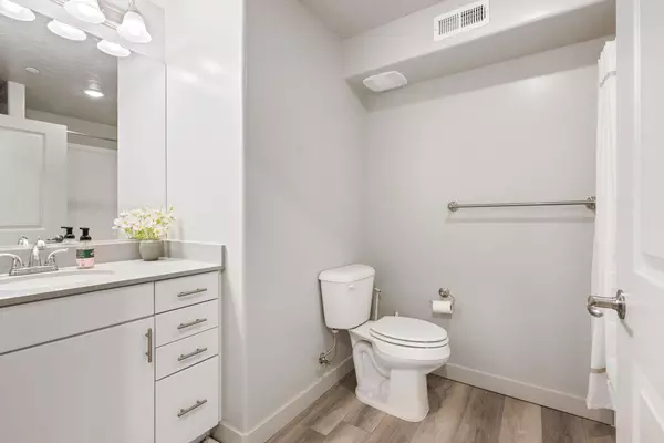 Hurricane, UT 84737,228 N Lone Rock 102