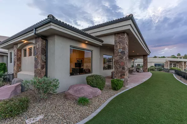 2054 E Topaz WAY, St George, UT 84790