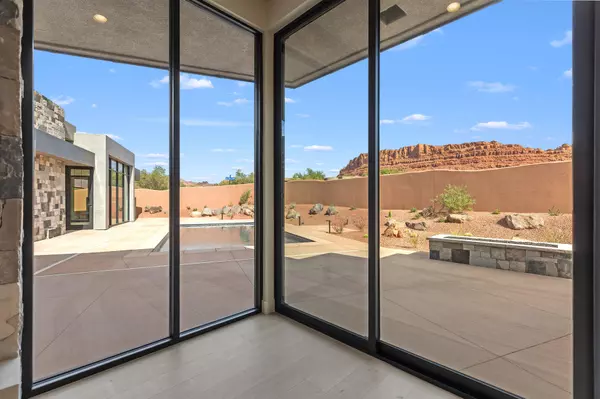 St George, UT 84770,2498 N La Casa DR