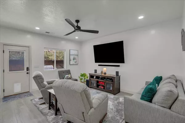 Washington, UT 84780,355 W 200 S 139