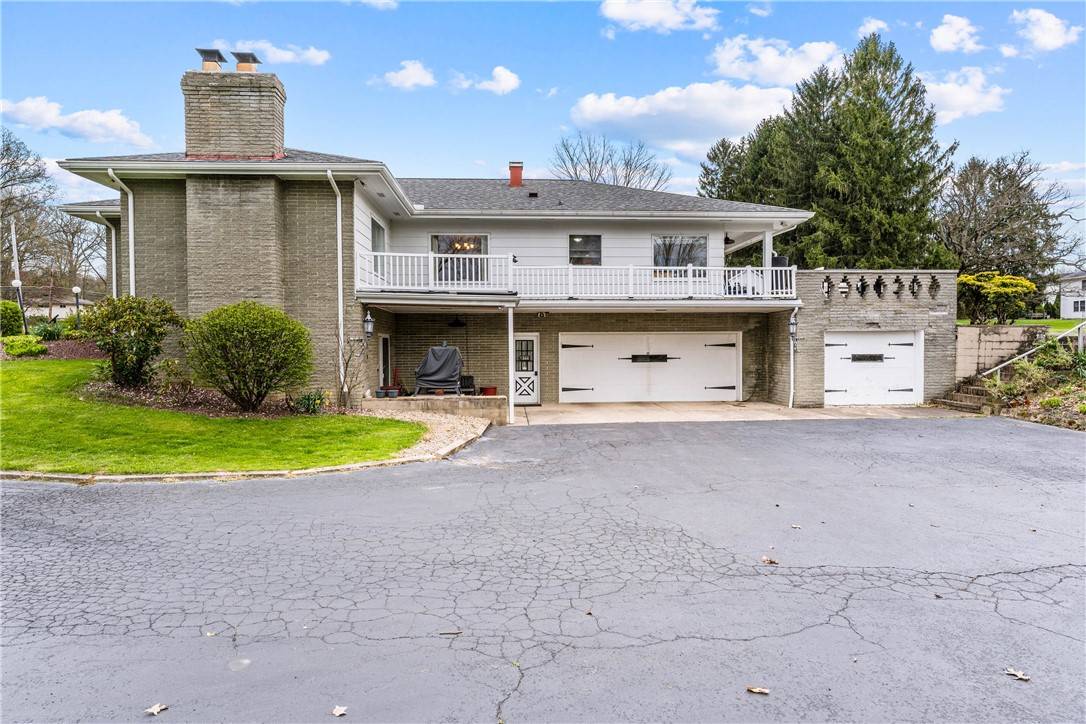 Neshannock Twp, PA 16105,10 E Oakwood Way