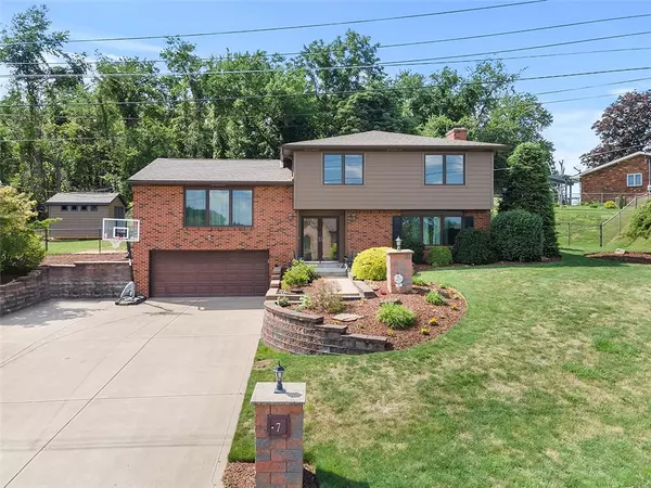 7 Eastvue Dr, Plum Boro, PA 15239