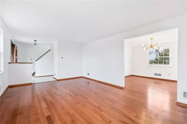 Greenfield, PA 15207,4635 Parnell