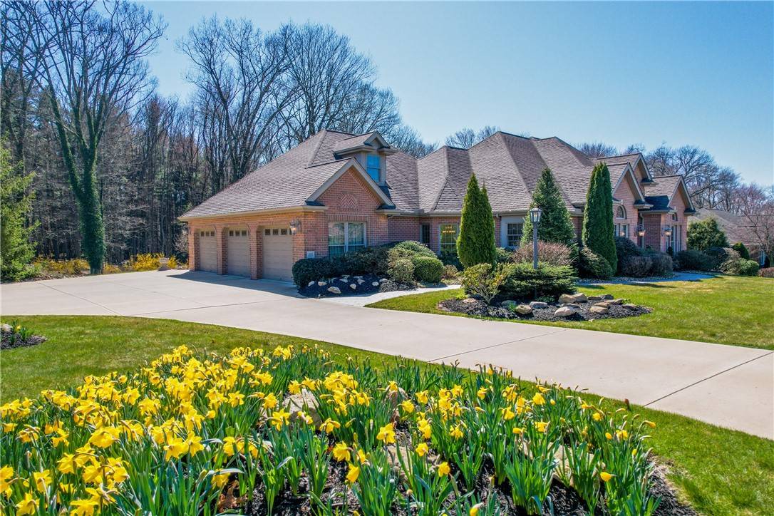 205 Fox Hollow Dr, Center Twp - But, PA 16001