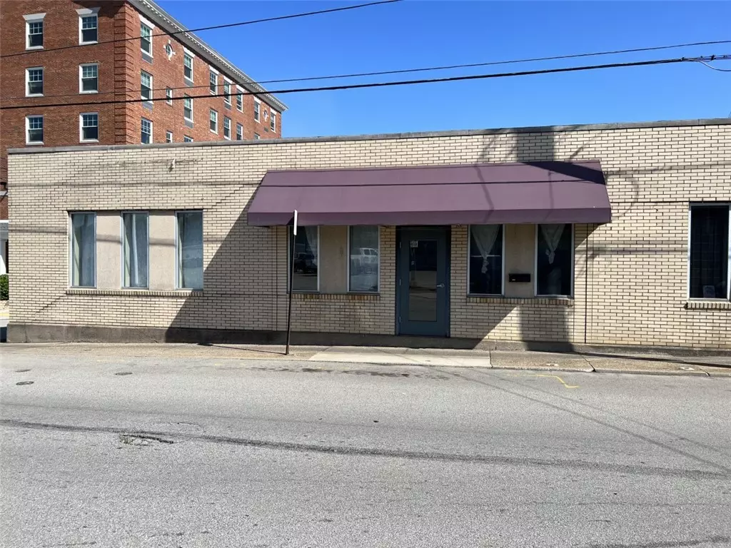 Uniontown, PA 15401,105 W Main St Rear