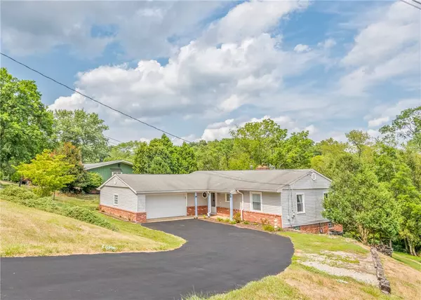 430 Robinhood Ln, Peters Twp, PA 15317