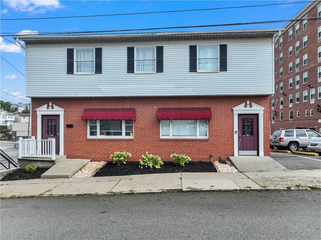 160 W South St, Springhill Twp, PA 15401