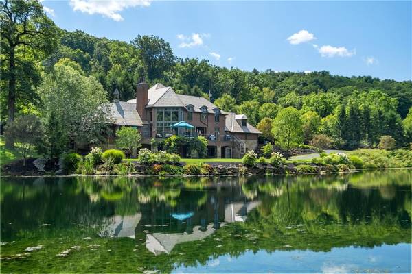 1635 Pegher Ln, Franklin Park, PA 15143
