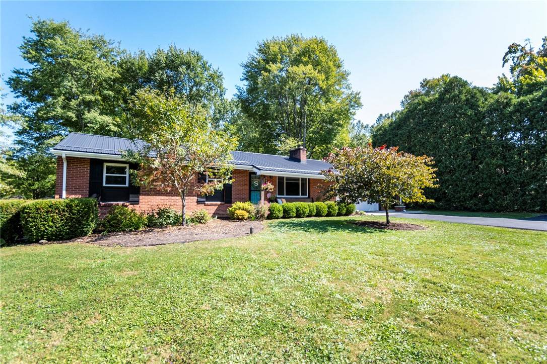 3066 Maplewood Dr, South Pymatuning Twp, PA 16150