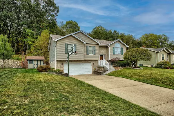 616 Paulownia Dr, Allegheny Twp - Wml, PA 15656