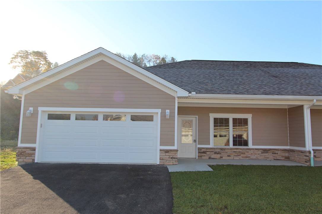 Ligonier Twp, PA 15658,239 Overlook Dr (Unit 10)