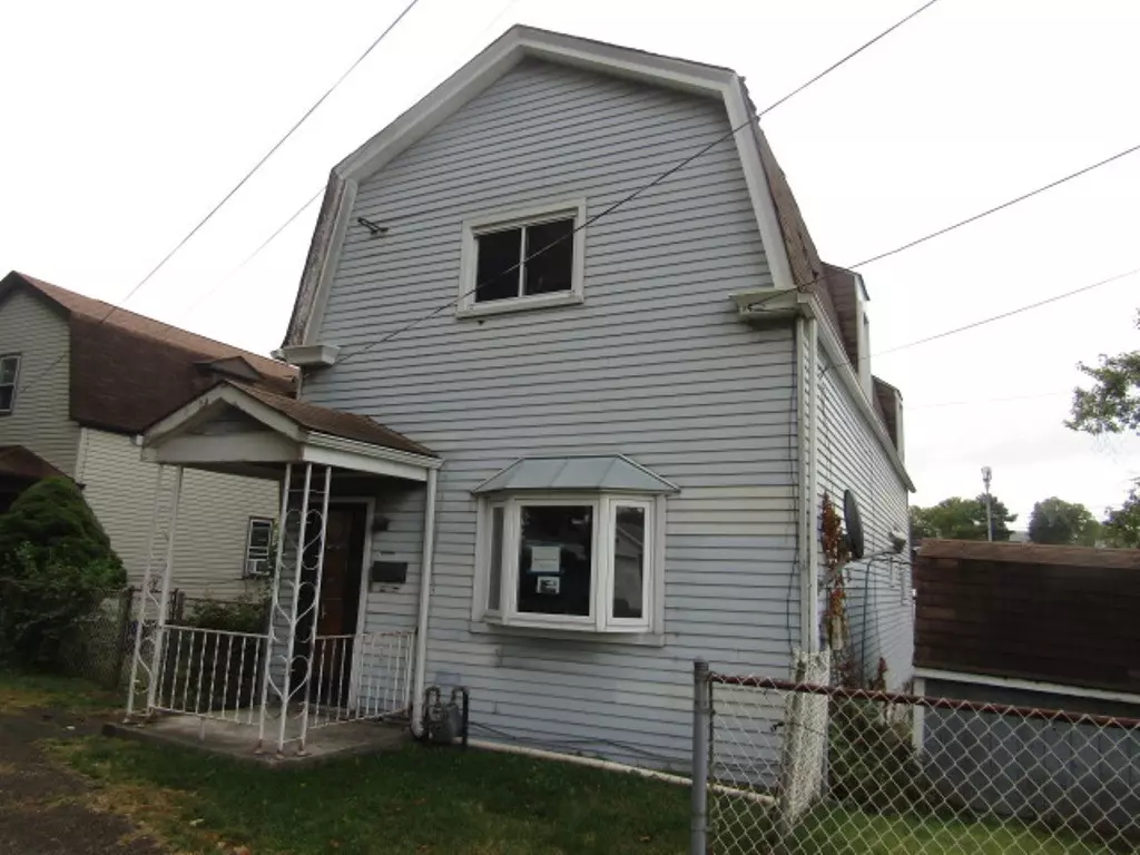 Whitaker, PA 15120,117 Private Way