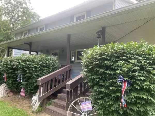 1205 Deer Creek Rd, Pulaski Twp - Law, PA 16159