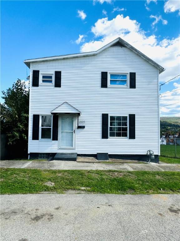 205 S 10th St, Connellsville, PA 15425