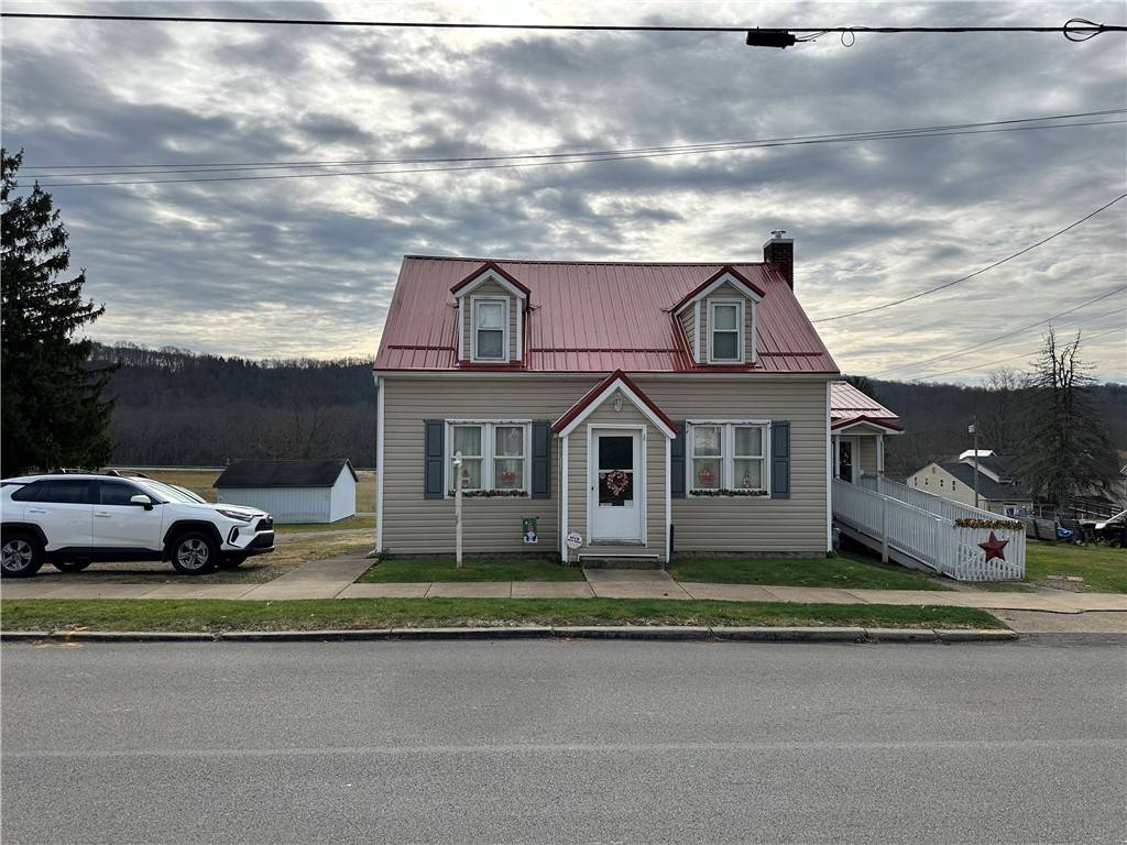820 E Main St, Rural Valley Boro, PA 16249