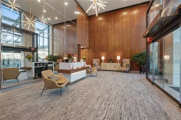 Downtown Pgh, PA 15222,320 Fort Duquesne Blvd. #11-O