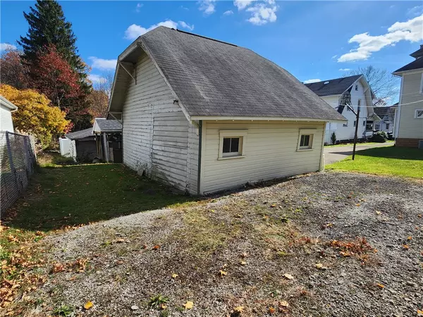 New Castle/2nd, PA 16101,509 E Leasure Ave.