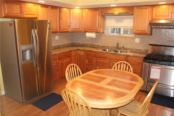 New Castle/7th, PA 16102,208 E Cherry St