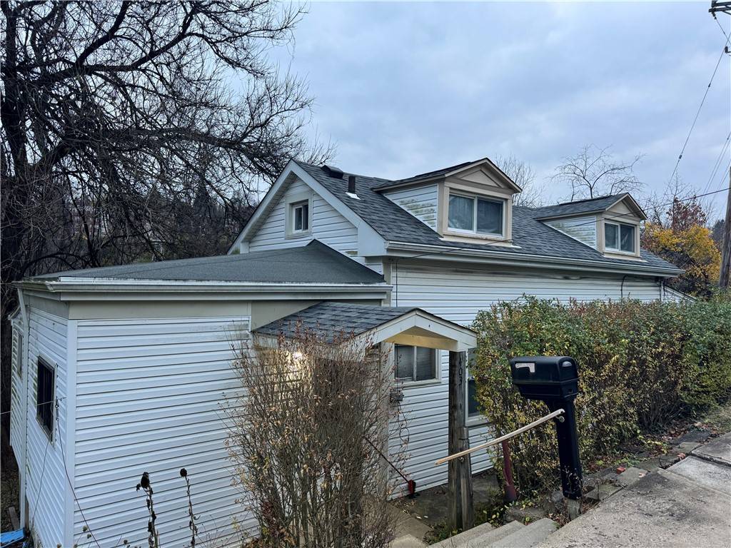 403 E Willock Rd, Brentwood, PA 15227