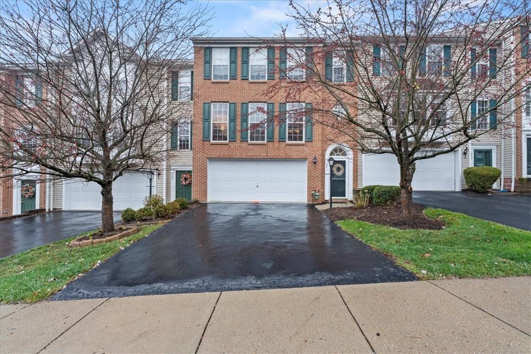 641 E Village Green Blvd, Adams Twp, PA 16046