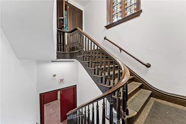 South Side, PA 15203,615 E Carson St