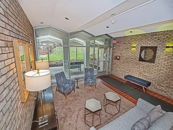 Bethel Park, PA 15102,53 Highland Road #P606