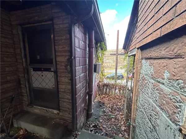 Monongahela, PA 15063,726 E Main St