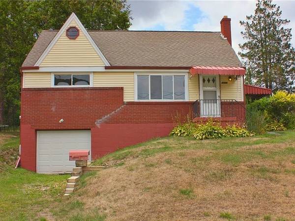 2400 Poinsettia Dr, White Oak, PA 15131
