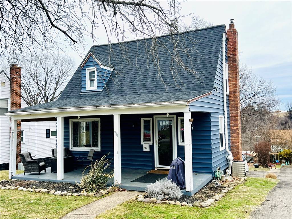 911 Valleyview Dr, Dravosburg, PA 15034