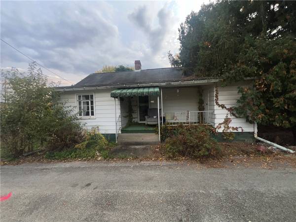 304 Warden St, Mt Pleasant Boro, PA 15666