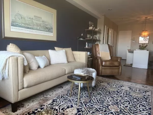 Downtown Pgh, PA 15222,320 Fort Duquesne Blvd #18G